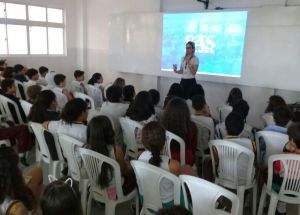 PALESTRA COM A CONSULTORA PEDAGÓGICA TATIANNY BEZERRA DO SISTEMA ARI DE SÁ