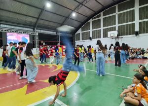 MUSICAL “CANTOS E ENCANTOS DO MUNDO”