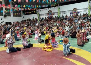 XVI ARRAIÁ DO COLÉGIO FÊNIX UMA FESTA DE MUITA ALEGRIA E INTERAÇÃO