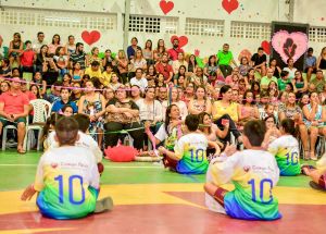 FESTA EM COMEMORAÇÃO AO DIA DAS MÃES