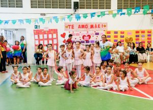 FESTA EM COMEMORAÇÃO AO DIA DAS MÃES