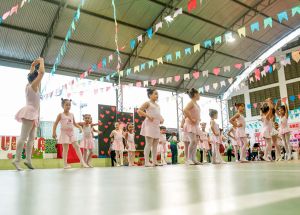 FESTA EM COMEMORAÇÃO AO DIA DAS MÃES