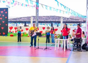 FESTA EM COMEMORAÇÃO AO DIA DAS MÃES