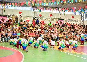 FESTA EM COMEMORAÇÃO AO DIA DAS MÃES