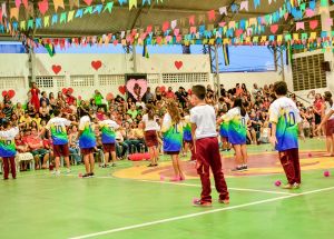 FESTA EM COMEMORAÇÃO AO DIA DAS MÃES