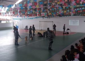 APRESENTAÇÃO DA POLICIA MILITAR